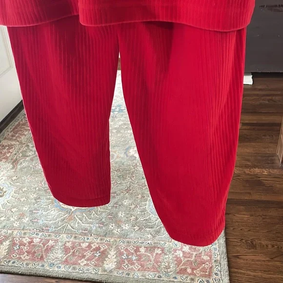 Red Two-Piece Lounge Set - Picture 2 of 9